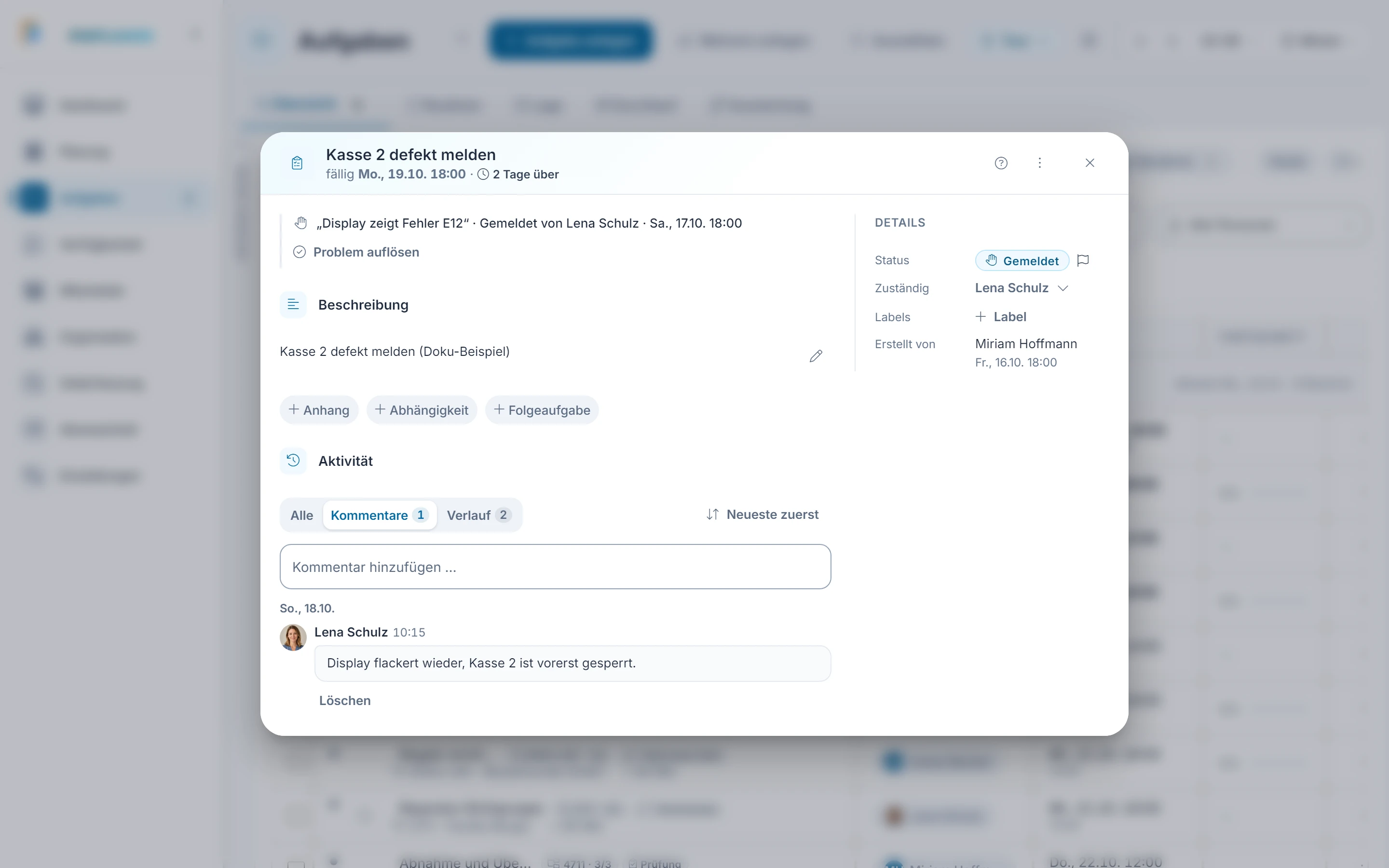 Screenshot: Aufgabe öffnen. Markiert: (A) Zustand der Aufgabe: Das Detail nennt oben den Stand der Aufgabe und was als Nächstes passiert., (1) Kommentarfeld: Unten schreibst du Rückfragen und Kommentare an die Aufgabe.