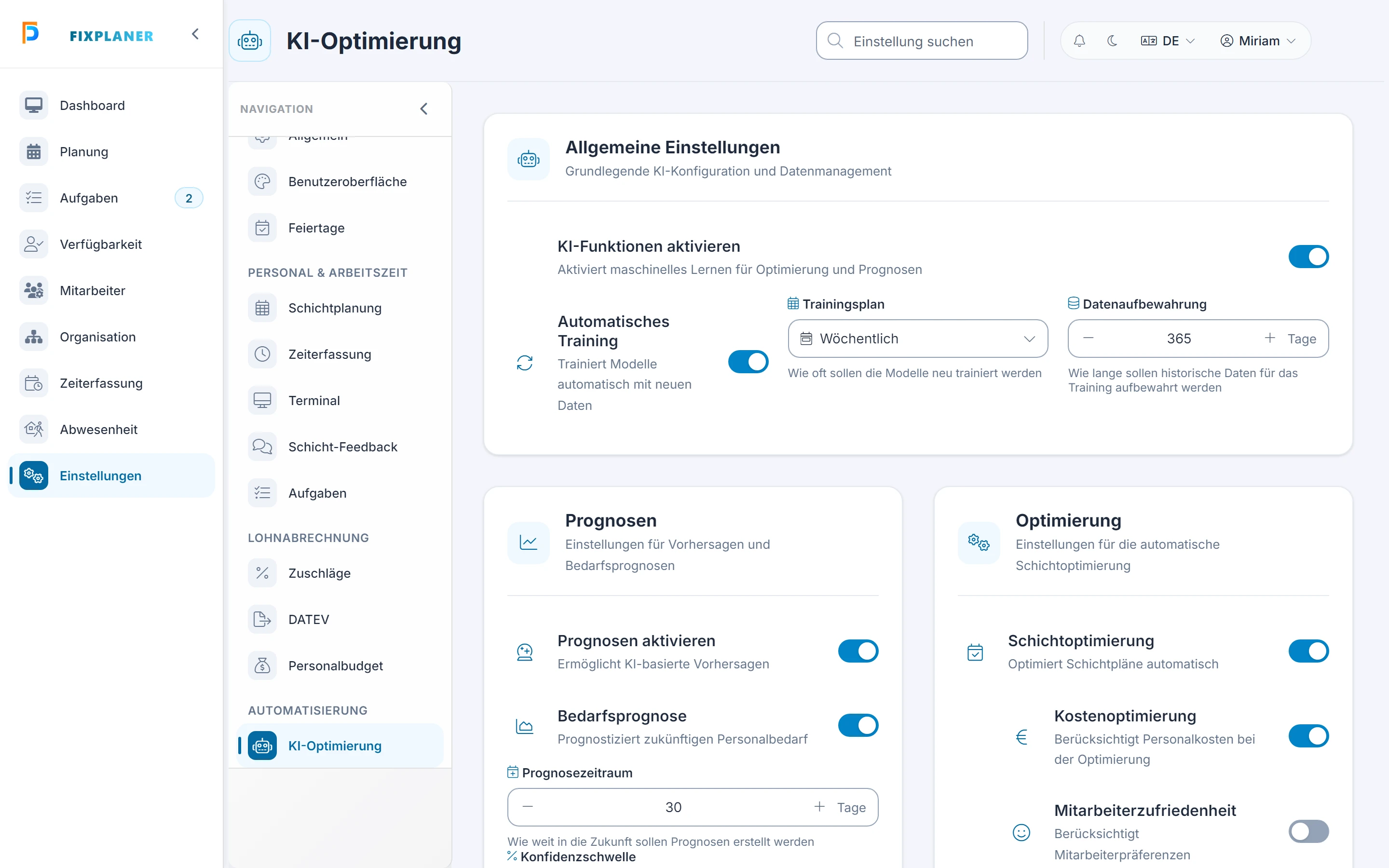 Screenshot: Bildschirm Automatisierung. Markiert: (1) KI-Optimierung: Die Gruppe führt zu KI-Optimierung, Chatbot & KI, Wetter-Einfluss, Webhooks und POS-Integration., (A) KI-Optimierung: Rechts steht die gewählte Seite mit ihren Schaltern.
