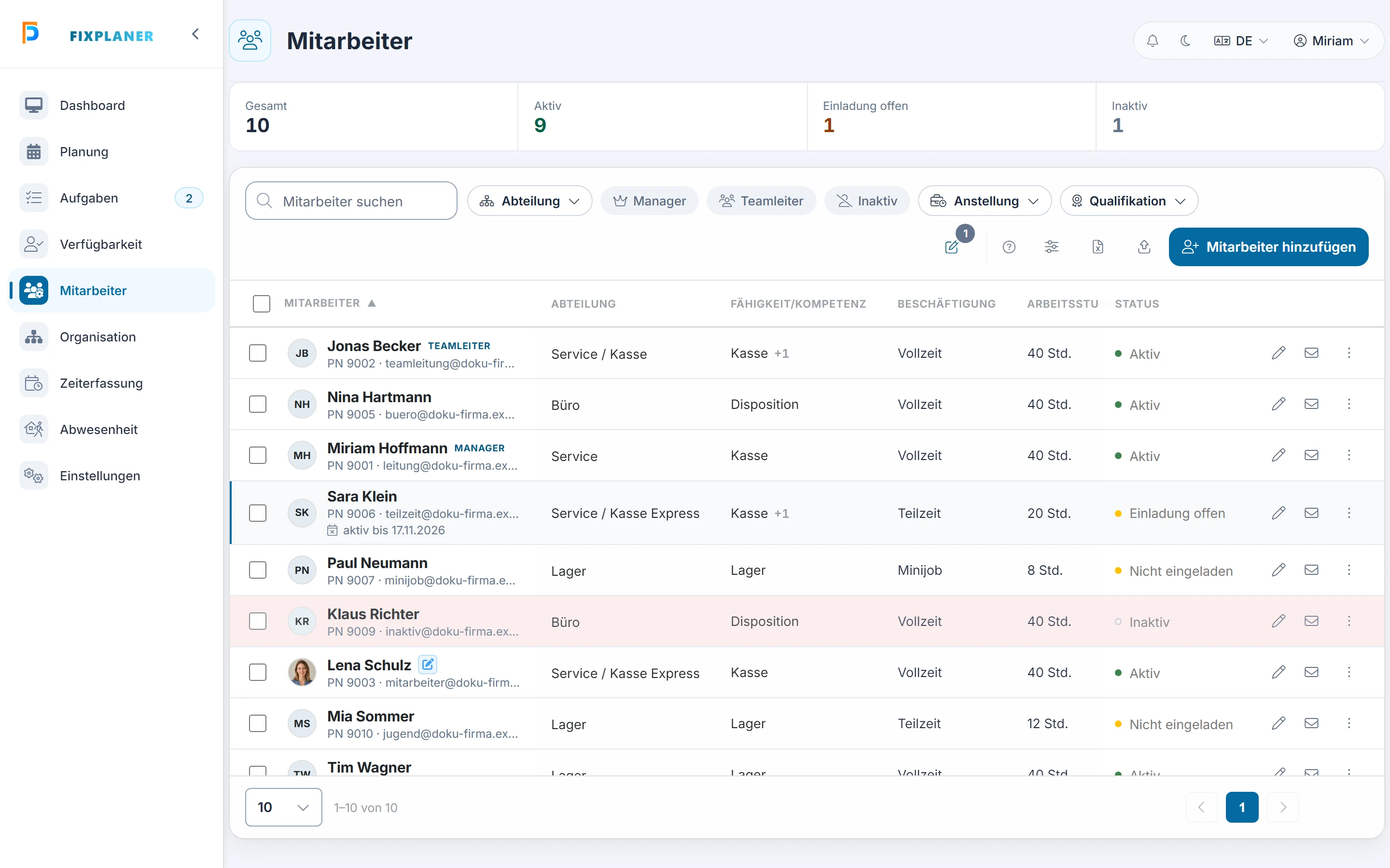 Screenshot Mitarbeiter hinzufügen: Schritt 1: Dialog öffnen. Markiert: (A) Mitarbeiter: „Mitarbeiter“ in der Seitenleiste öffnet die Mitarbeiterliste., (1) Mitarbeiter hinzufügen: „Mitarbeiter hinzufügen“ öffnet den Dialog „Neuer Mitarbeiter“.