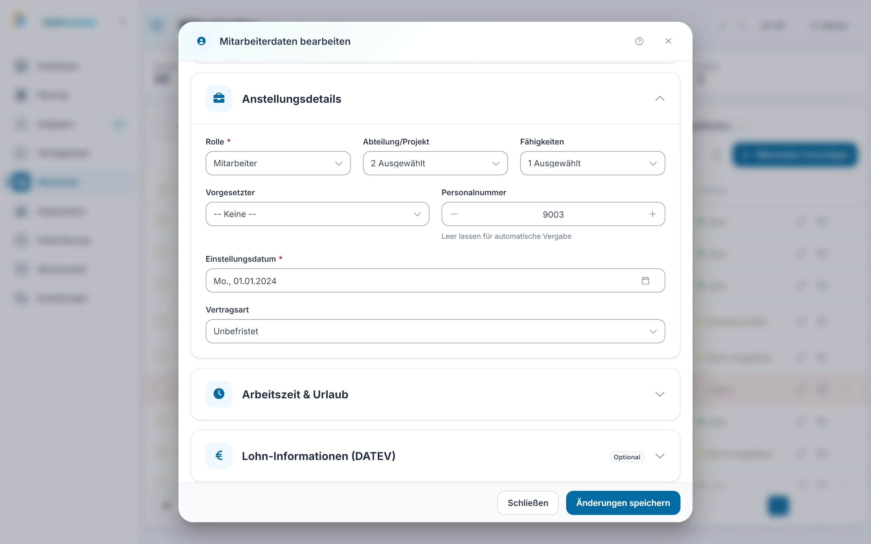 Screenshot Bearbeiten: Schritt 4: Anstellungsdetails. Markiert: (A) Anstellungsdetails: Personalnummer, Eintritt, Vertrag, Rolle, Vorgesetzter, Abteilungen und Qualifikationen.