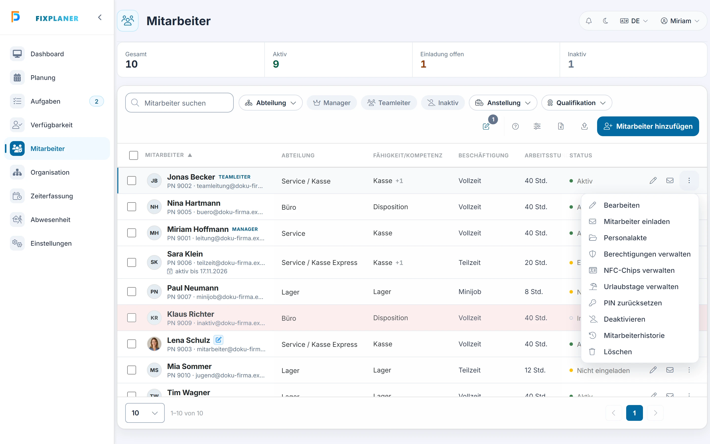 Screenshot: Bildschirm Weitere Aktionen. Markiert: (A) Weitere Aktionen: Öffnet das Menü; welche Punkte es zeigt, hängt von deinen Rechten und vom Tarif ab., (1) Bearbeiten: Ändert die Daten der Person., (2) Deaktivieren: Sperrt den Zugang ab einem Tag und lässt sich zurücknehmen.