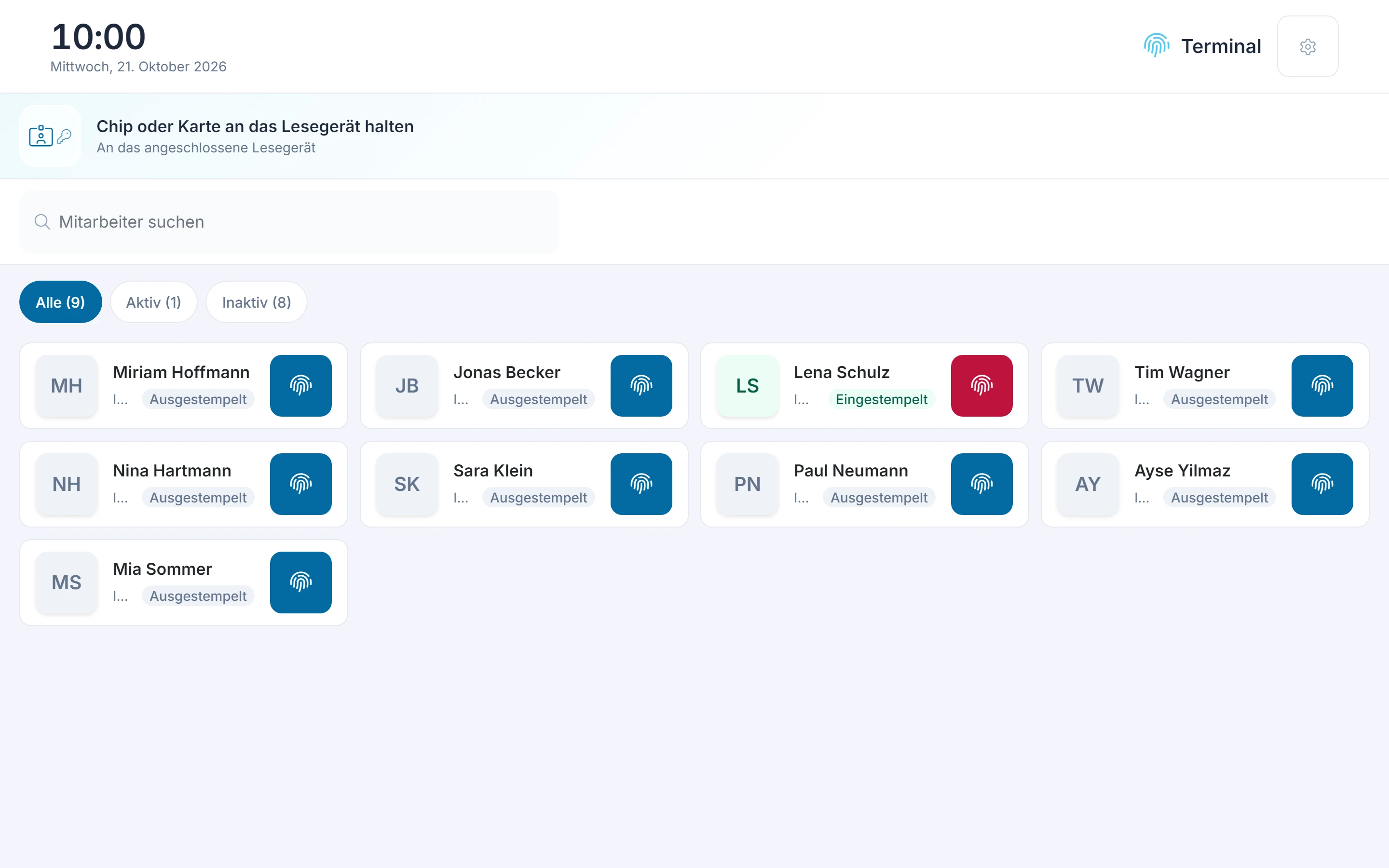 Screenshot Stempeln mit Chip oder PIN: Schritt 1: Chip anhalten. Markiert: (A) Chip anhalten: Die Scan-Fläche „Chip oder Karte oben anhalten“ erscheint auf dem Stempelbildschirm, mit externem Leser heißt sie „an das Lesegerät halten“.